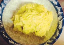 地瓜薄饼电瓶铛的做法_图解用电瓶铛如何烤地瓜薄饼
